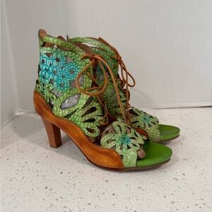 NWOT L'Artiste Osocool closed back high-heel sandal